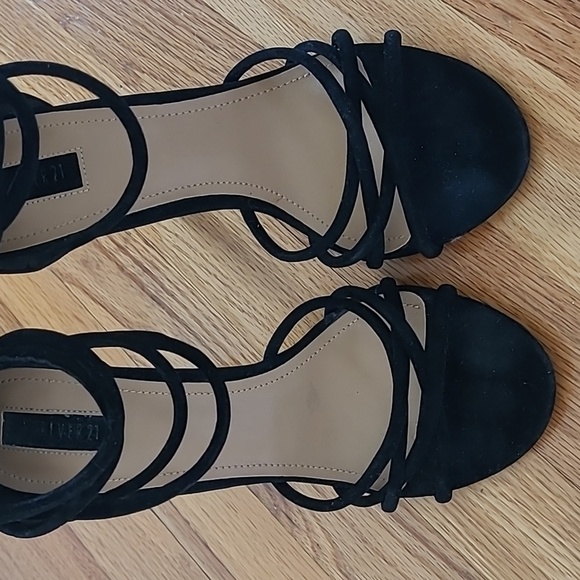 🔶️5 for $30🔶️ Strappy Black Faux Suede Hi Heeled Sandals - Picture 2 of 5